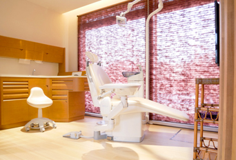 戸畑区・こしば歯科医院・親子で治療を受けられる広い診療室